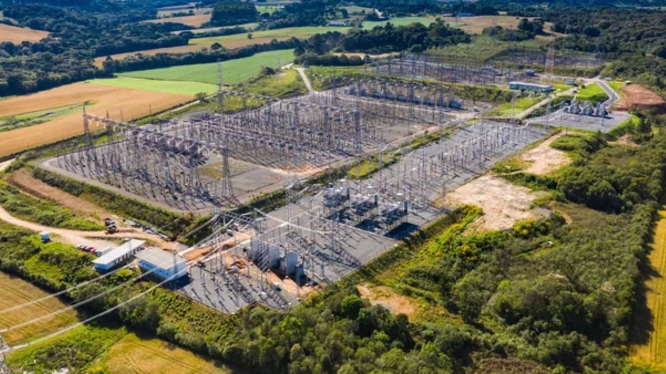 Incêndio ocorreu na Subestação de Bateias, em Campo Largo, na região metropolitana de Curitiba Crédito: Governo do Paraná / Divulgação