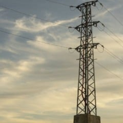 Poste de energia (Foto/reprodução: Freepik)
