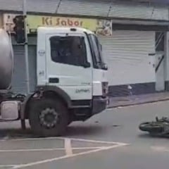 Acidente entre moto e caminhão na Serra (Foto/reprodução: TV Vitória)