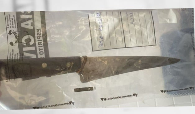 Faca usada por pedreiro para ferir menina de 14 anos na Serra