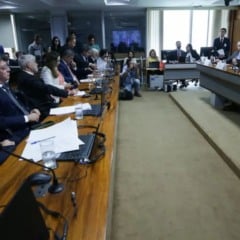 Ministro fala a parlamentares em comissão no Senado. Foto: Lula Marques/ Agência Brasil.