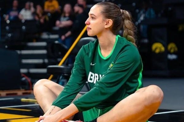 Izabel Varejão na seleção brasileira de basquete feminino.