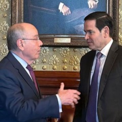 Mauro Vieira e Marco Rubio se cumprimentam