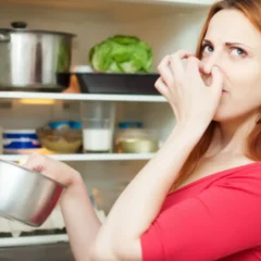Nunca guarde panelas na geladeira deste jeito - Foto by Freepik