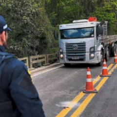 Obra na ponte entre Viana e Domingos Martins, na BR-262