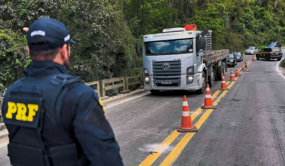 Obra na ponte entre Viana e Domingos Martins, na BR-262