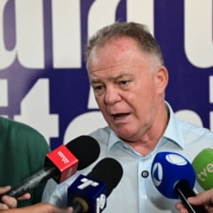 Renato Casagrande em coletiva armazém 5