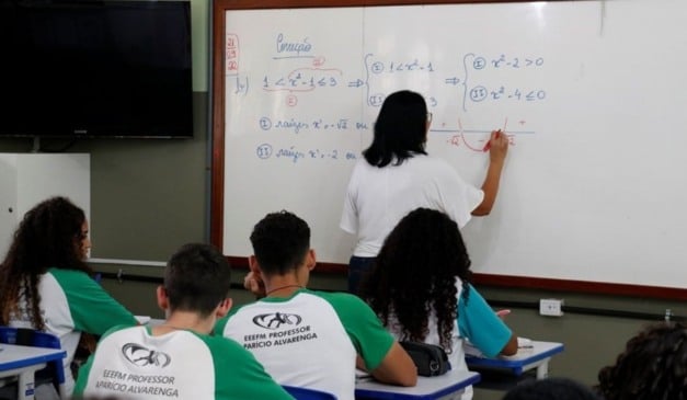 A medida deve beneficiar uma gama de 18 mil funcionários da educação em atividade. Foto: Divulgação/ governo do ES