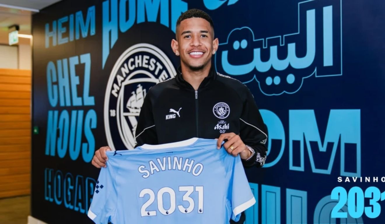Savinho renova com o Manchester City