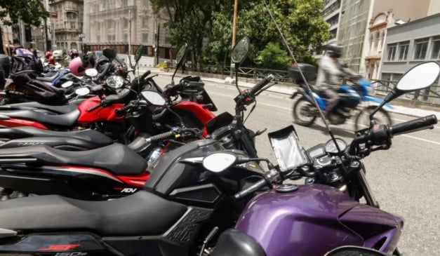 Os profissionais por aplicativo normalmente usam motos, enfrentam jornadas mais longas, alta informalidade e baixa contribuição à Previdência. Foto: Paulo Pinto/Agência Brasil