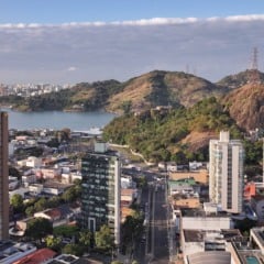 Vista aérea da Praia do Sua com drone