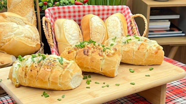 Pão de Alho Recheado. Receita: Roberta Salgueiro
