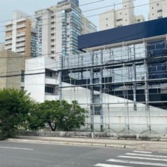 As obras que vão transformar o antigo Hospital Santa Mônica na unidade de Vila Velha do Vitória Apart devem ficar prontas ainda este ano e a unidade vai começar a operar em fevereiro. Crédito: Thiago Soares