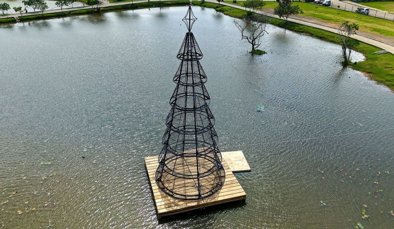 Árvores de Natal serão montadas na lagoa do parque O Cravo e a Rosa (Foto: Cláudio Postay Semcom/PMC)