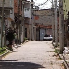 Vítima foi resgatada pela Guarda Municipal de Cariacica após passar quatro dias presa (Foto: Reprodução/TV Vitória)