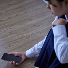 Uso de inteligência artificial para criar vídeos de pessoas que já morreram está cada vez mais comum, mas não cria memórias verdadeiras (Foto: Canva)