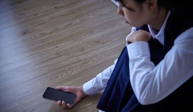 Uso de inteligência artificial para criar vídeos de pessoas que já morreram está cada vez mais comum, mas não cria memórias verdadeiras (Foto: Canva)
