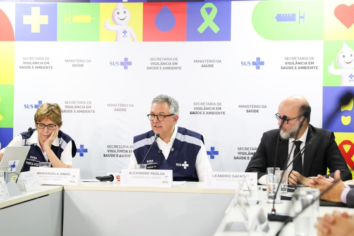 Coletiva do governo sobre envio de ampolas para tratar intoxicação por metanol