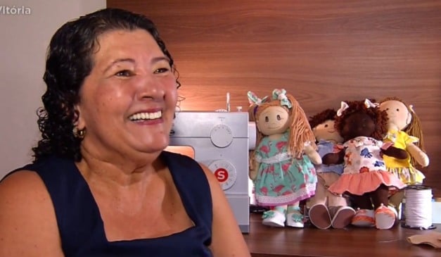 Cecília Marta Vieira se tornou artesã após se aposentar (Foto: Reprodução/TV Vitória) Cecília Marta Vieira se tornou artesã após se aposentar (Foto: Reprodução/TV Vitória)