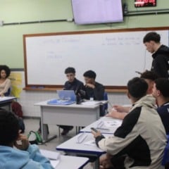 Alunos do Centro Estadual de Ensino Fundamental, Médio e de Tempo Integral (CEEFMTI) Governador Gerson Camata, localizado em São Gabriel da Palha, em simulaçãi da ONU