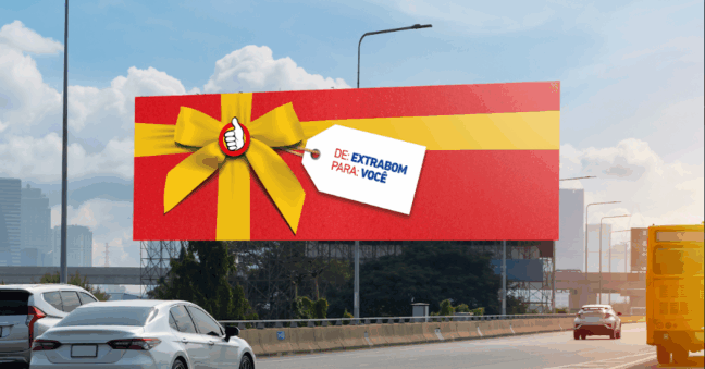Extrabom celebra aniversário com campanha cheia de prêmios e convidados especiais