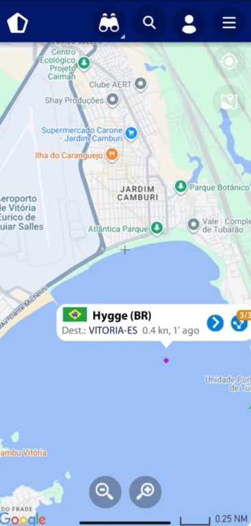 Iate de 11,5 milhões de dólares chama a atenção na baía de Vitória (Foto: Marine Traffic)