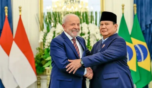 Presidente Luiz Inácio Lula da Silva cumprimenta o presidente daIndonésia, Prabowo Subianto, durante visita ao país