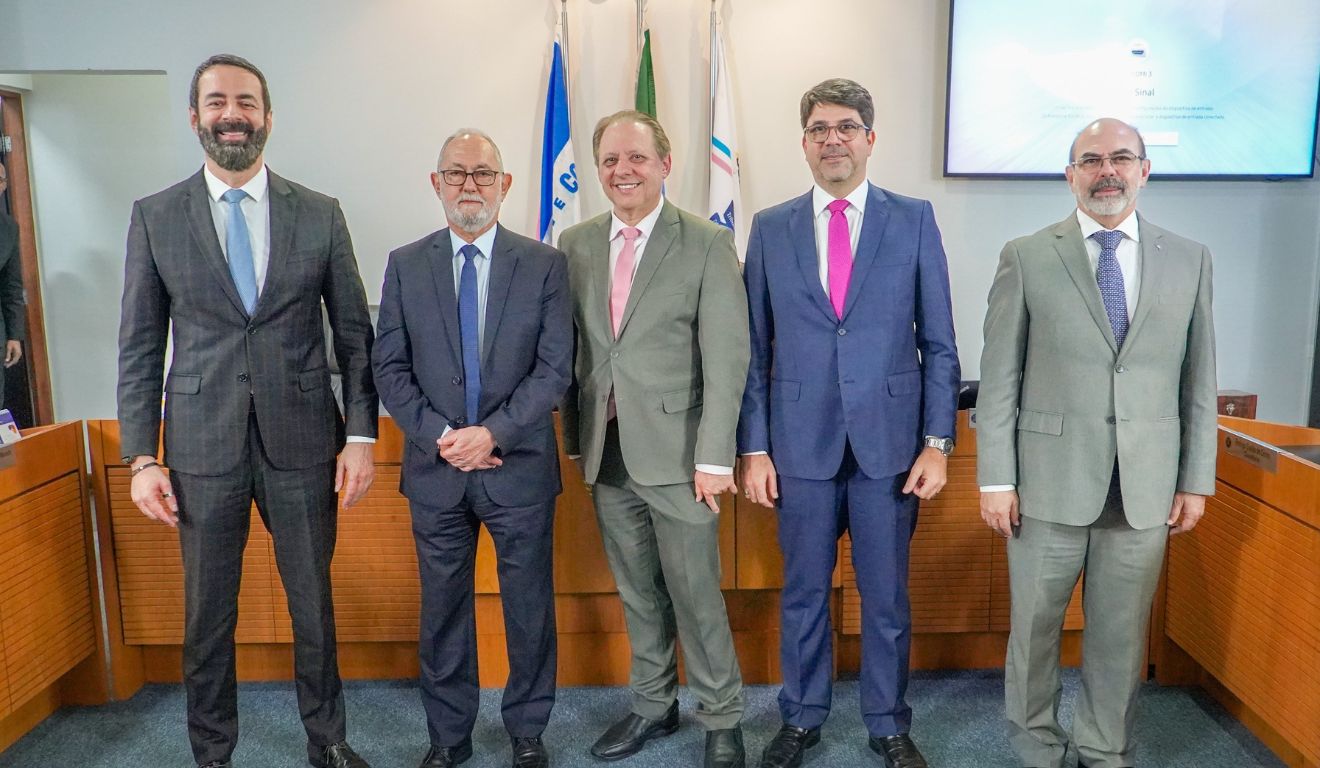 Da esquerda para a direita: Rodrigo Chamoun, Luiz Carlos Ciciliotti, Domingos Taufner, Davi Diniz e Carlos Ranna.