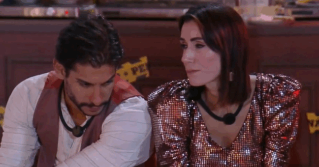 Michelle Barros revela a Shia Phoenix que seu casamento já havia acabado antes do reality (Foto:Reprodução/Record TV)