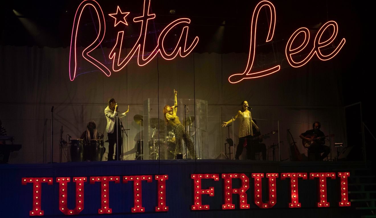 Mel Lisboa interpreta Rita Lee no musical (Foto: João Caldas/Divulgação)