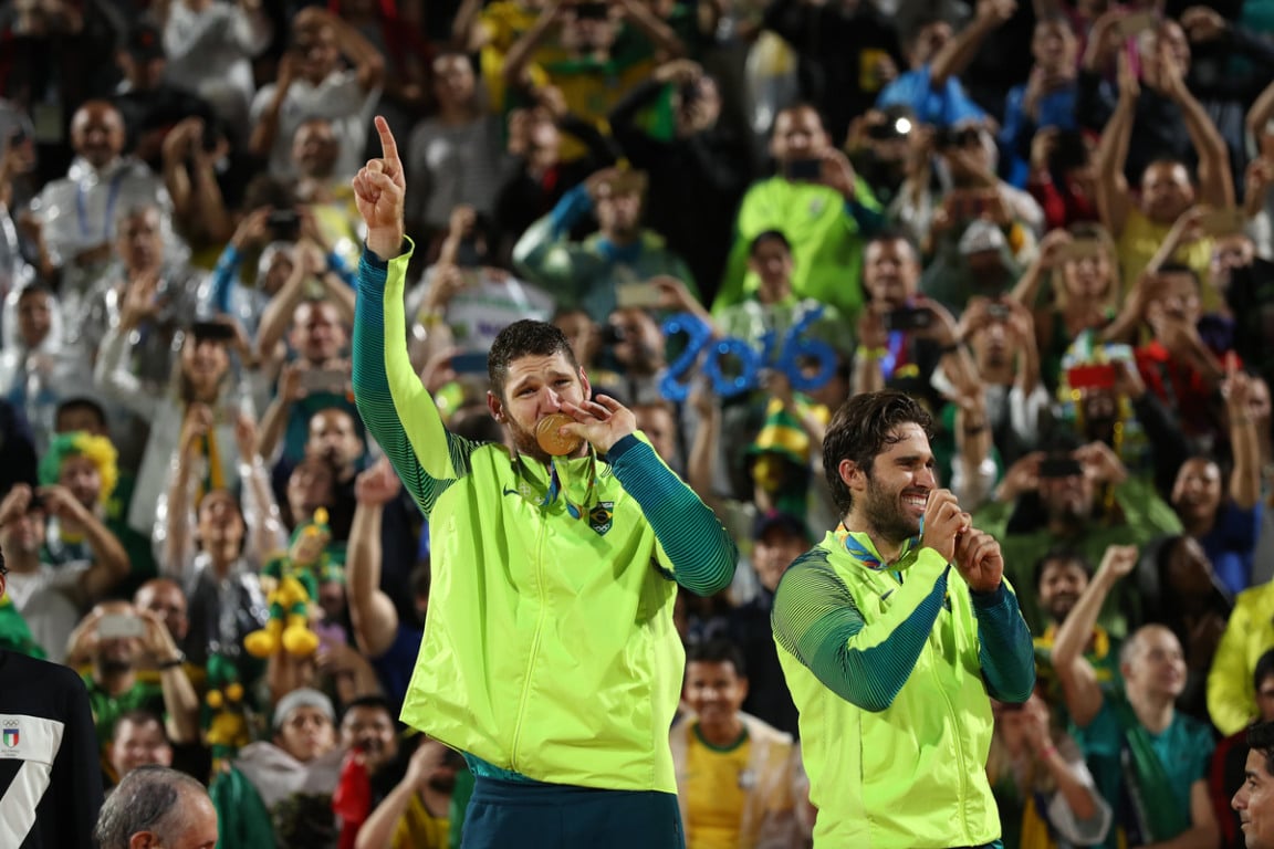 RIO DE JANEIRO 18/08/2016 - VOLEI DE PRAIA- ARENA DE COPACABANA - A dupla brasileira Alisson e Bruno vencem os italianos e conquistam a medalha de ouro. Alaor Filho/Exemlplus/COB