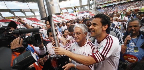 Fluminense. Celso Barros com Fred na conquista do Brasileirão de 2012.