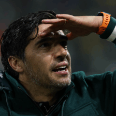 O t&eacute;cnico Abel Ferreira, da SE Palmeiras, comemora a classifica&ccedil;&atilde;o para a final da Copa Libertadores, ap&oacute;s partida v&aacute;lida pela semi final, volta, contra a equipe da Liga Desportiva Universitaria, na arena Allianz Parque. (Foto: Cesar Greco/Palmeiras/by Canon)