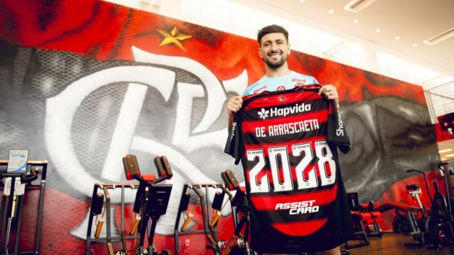 ARRASCAETA RENOVA ATÉ 2028 08-11-2025 Foto: Adriano Fontes/Flamengo