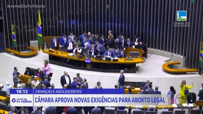 Projeto que revoga diretrizes sobre aborto em adolescentes é aprovado