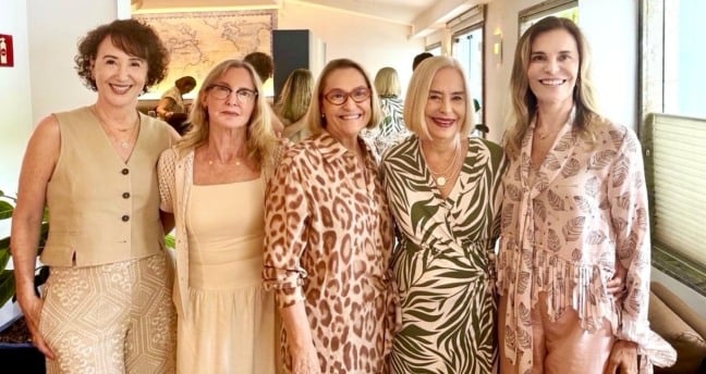 Almoço intimista porém elegante para festejar Licia Siqueira