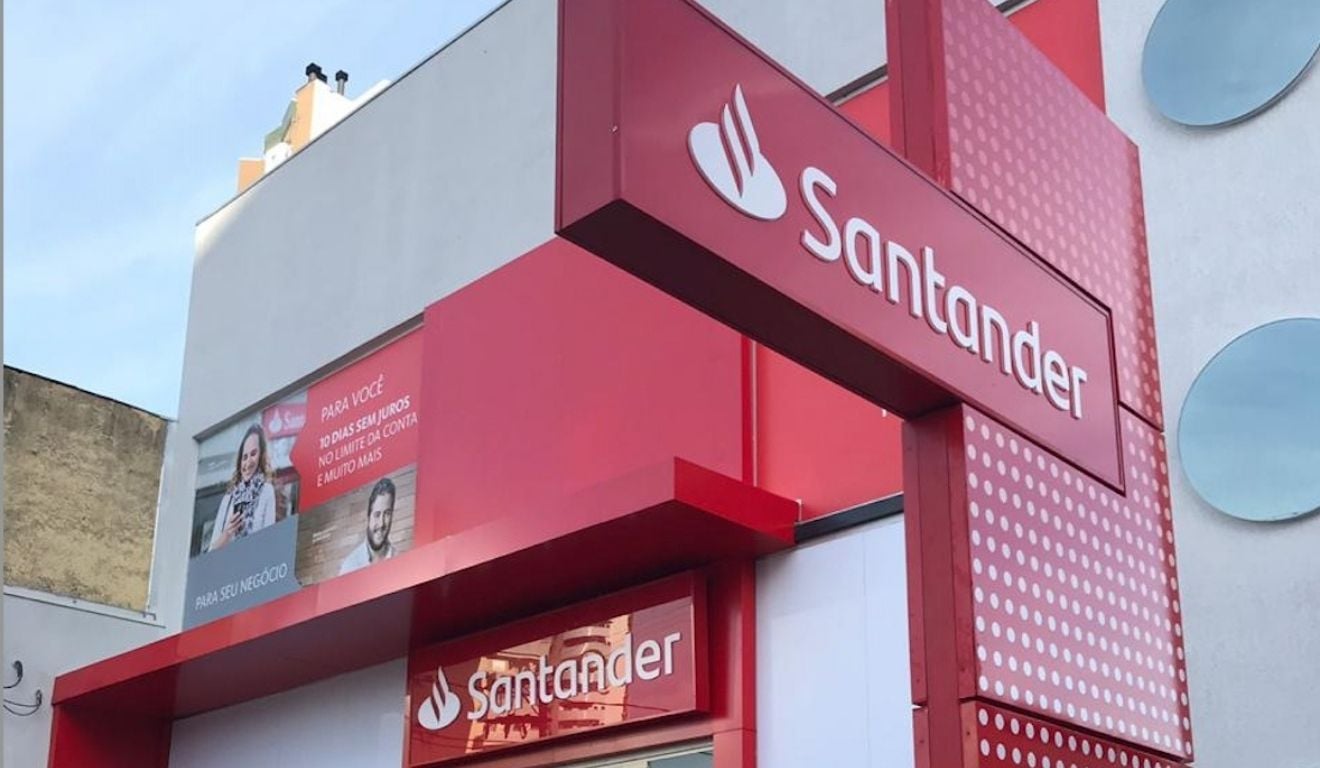 Para garantir assertividade na conversa do profissional de assessoria com o investidor, o Banco implementou neste ano um novo assistente de inteligência artificial (IA) que oferece ao assessor o acesso a um vasto banco de informações. Foto: Divulgação Santander Para garantir assertividade na conversa do profissional de assessoria com o investidor, o Banco implementou neste ano um novo assistente de inteligência artificial (IA) que oferece ao assessor o acesso a um vasto banco de informações. Foto: Divulgação Santander