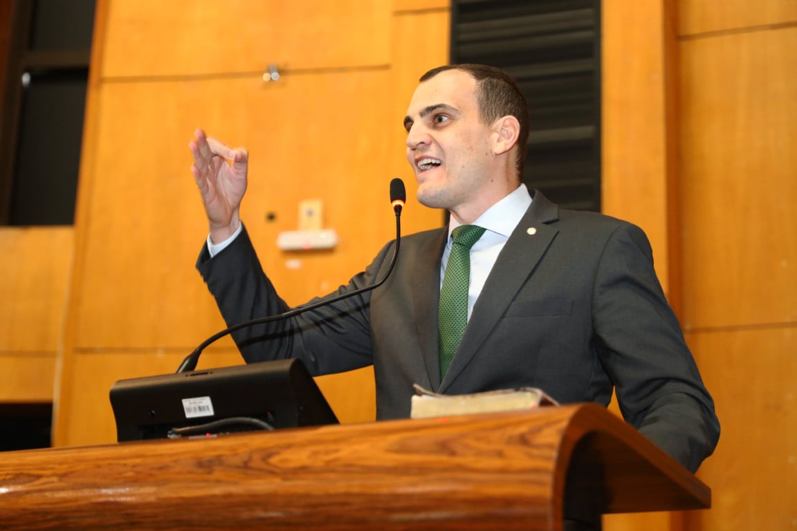 Alcântaro Filho durante sessão na Ales (foto: Paula Ferreira /Ales) Alcântaro Filho durante sessão na Ales (foto: Paula Ferreira /Ales)