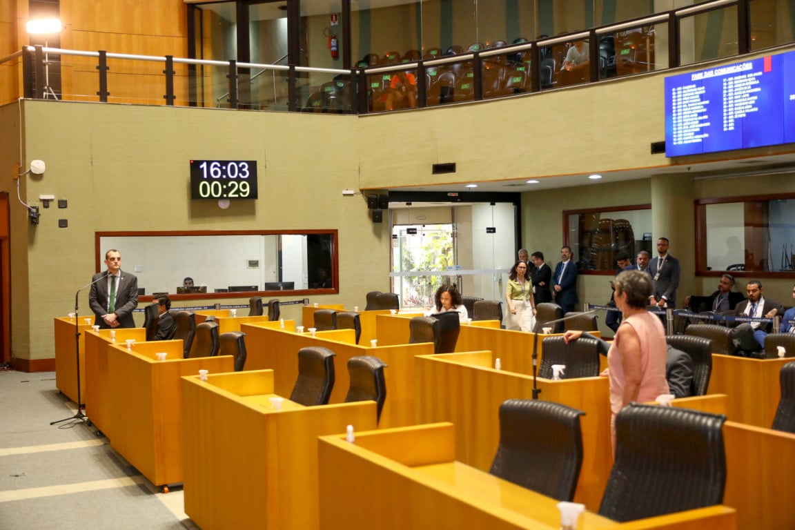 Alcântaro e Iriny em confronto direto (foto: Paula Ferreira/Ales) Alcântaro e Iriny em confronto direto (foto: Paula Ferreira/Ales)