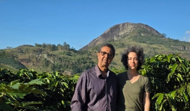 Pai e filha de Santa Teresa dividem pódio do Coffee of the Year e simbolizam força do café capixaba