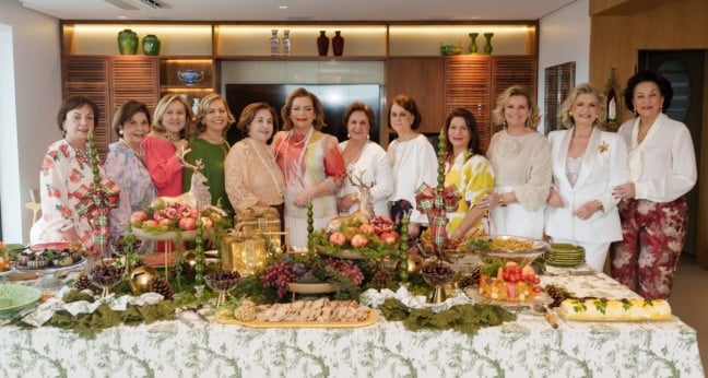 Fazendo jus a fama, a festa de fim de ano de Helvia Abaurre foi sensacional