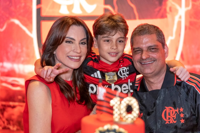 "No jogo da vida, ser camisa dez é mais que marcar gols. É ter coração, história, família"