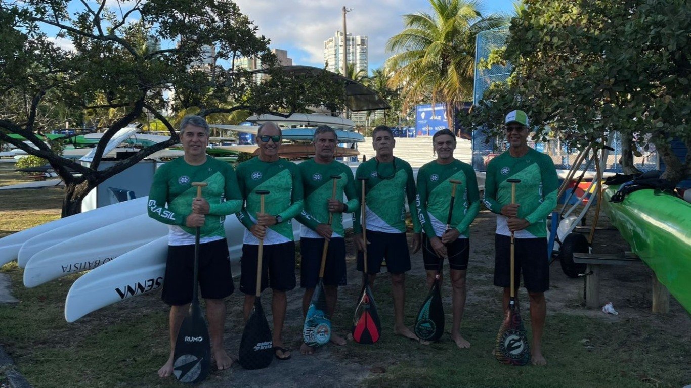 Canoa Havaiana. Equipe Camburi Va'a vai competir no Pan em Rapa Nui. Fernando Siqueira, Fábio Borgo, João Alves Jr, Fábio Debiase, Hugo Caiado e Jefferson Cabral
