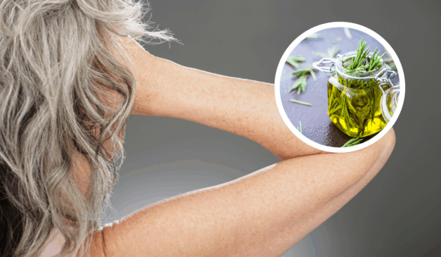 O tônico de alecrim é uma alternativa natural que promete escurecer os fios e fortalecer o cabelo.