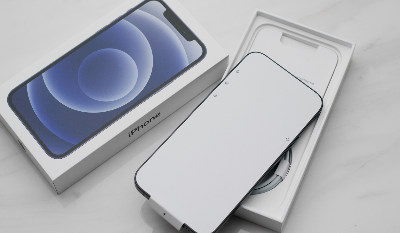 Iphone na Black Friday em 2025/Canva