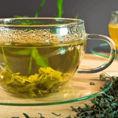 Com esse chá de chá verde e gengibre, você revitaliza sua pele, combate rugas e mantém a saúde da sua pele de maneira natural