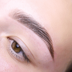 Transforme sua rotina de cuidados e conquiste sobrancelhas mais volumosas com simples hábitos diários