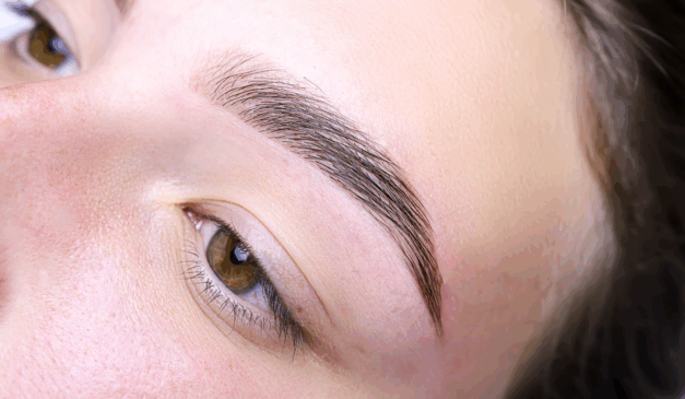 Transforme sua rotina de cuidados e conquiste sobrancelhas mais volumosas com simples hábitos diários