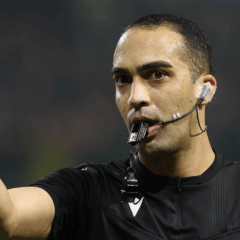 O árbitro Davi De Oliveira Lacerda, do jogo entre as equipes da SE Palmeiras e EC Juventude, durante partida válida pela décima segunda rodada, do Campeonato Brasileiro, Série A, na arena Allianz Parque. (Foto: Cesar Greco/Palmeiras/by Canon)