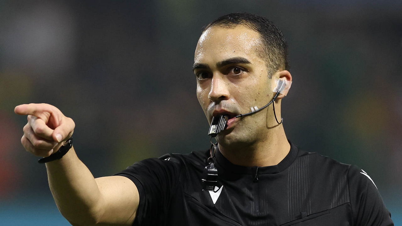 O árbitro Davi De Oliveira Lacerda, do jogo entre as equipes da SE Palmeiras e EC Juventude, durante partida válida pela décima segunda rodada, do Campeonato Brasileiro, Série A, na arena Allianz Parque. (Foto: Cesar Greco/Palmeiras/by Canon)
